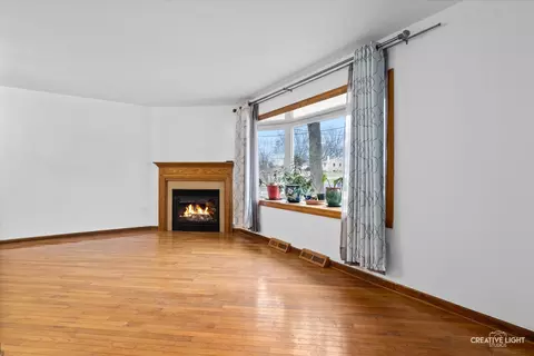 Living - 7 S327 Midfield Dr, Aurora, IL 60506 photo 1 of 4