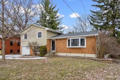 Exterior - 7 S327 Midfield Dr, Aurora, IL 60506 photo 3 of 5
