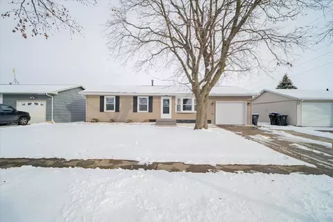 1310 Beverly Ln, Bloomington, IL 61701