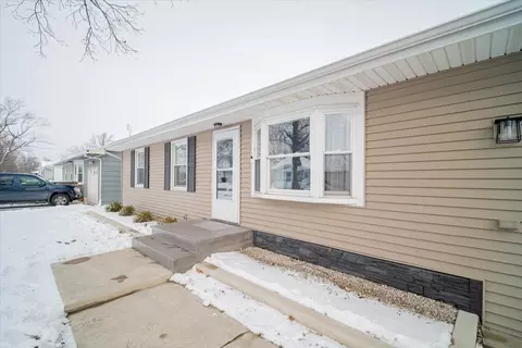 1310 Beverly Ln, Bloomington, IL 61701 photo 4