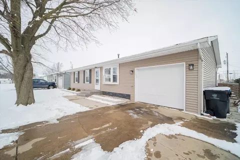 1310 Beverly Ln, Bloomington, IL 61701 photo 3
