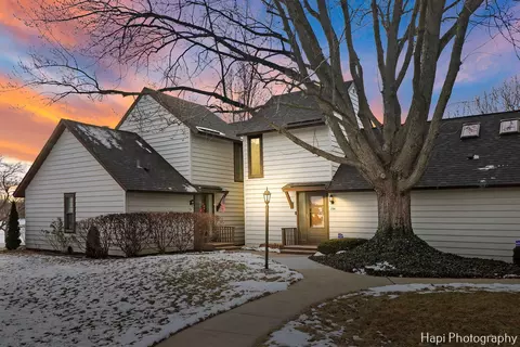 734 Chandler Rd, Gurnee, IL 60031