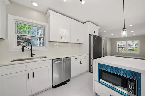 Kitchen - 3349 Ann St, Lansing, IL 60438 photo 3 of 4