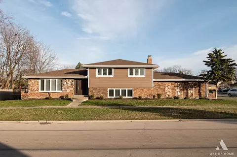 7423 Figura Dr, Justice, IL 60458