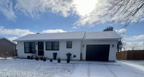 908 Linda Ln, Lake Holiday, IL 60548
