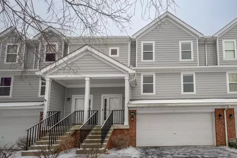 9085 Falcon Green Dr, Lakewood, IL 60014