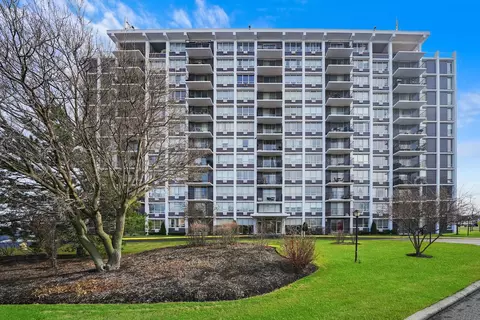 8815 W Golf Rd #11I, Niles, IL 60714