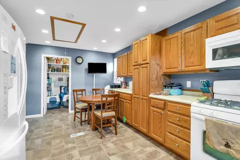 803 E Blackburn St, Paris, IL 61944 photo 12