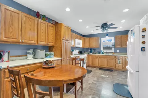 803 E Blackburn St, Paris, IL 61944 photo 11