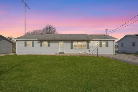 803 E Blackburn St, Paris, IL 61944