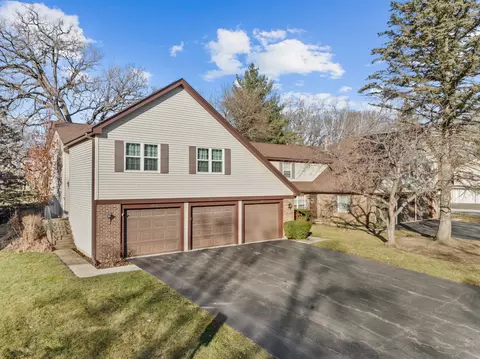1003 Oak Valley Dr, Cary, IL 60013