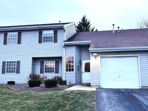 8 Gant Cir #C, Streamwood, IL 60107