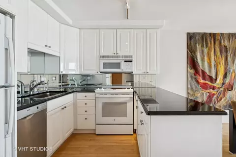 200 E Delaware Pl #28B, Chicago, IL 60611 photo 9