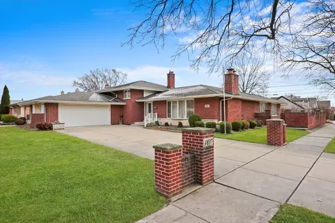 4837 W 91st St, Oak Lawn, IL 60453