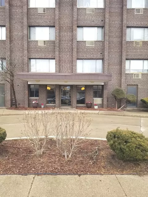 8444 W Wilson Ave #311, Chicago, IL 60656