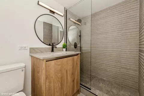 Bath - 1 E Schiller St #16B, Chicago, IL 60610 photo 1 of 1