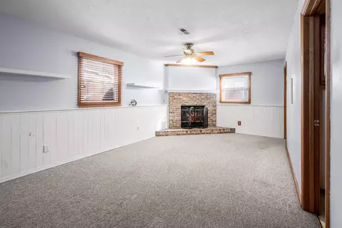 40 Edgewood Ct, Bloomington, IL 61701 photo 2