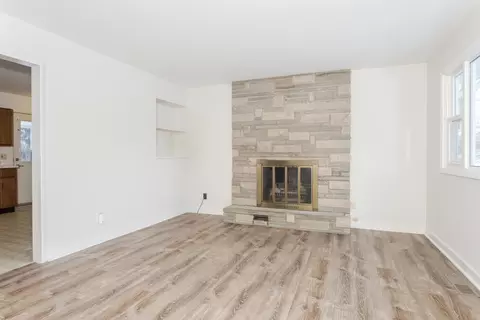 Living - 1101 David Dr, Normal, IL 61761 photo 2 of 4