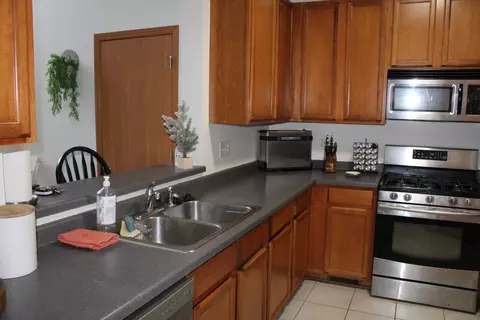Kitchen - 1057 Clover Dr, Minooka, IL 60447 photo 2 of 3