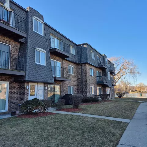 9405 Bay Colony Dr #3W, Des Plaines, IL 60016