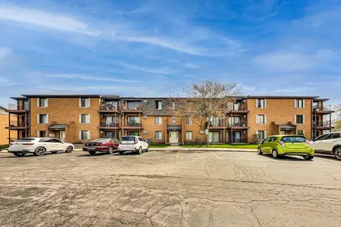 665 N Briar Hill Ln #3, Addison, IL 60101