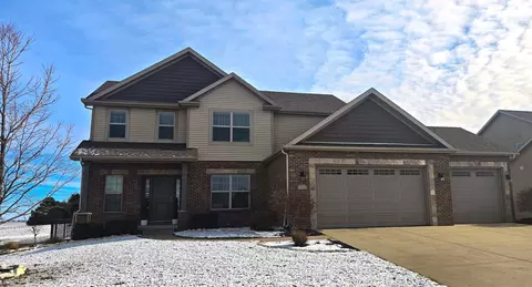 1402 Staghorne Way, Bloomington, IL 61705