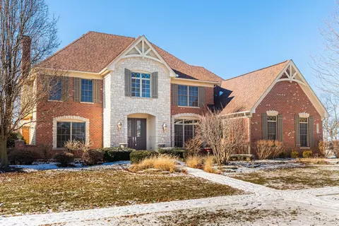 40 W715 Ellis Johnson Ln, Saint Charles, IL 60175