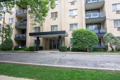 1340 W Touhy Ave #305, Chicago, IL 60626