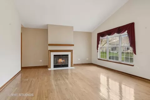 Living - 13309 Red Cedar Ln, Plainfield, IL 60544 photo 3 of 6
