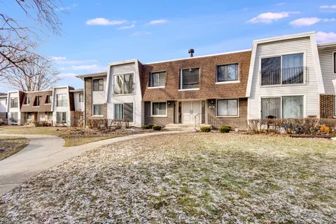 2711 Hobson Rd #4, Woodridge, IL 60517
