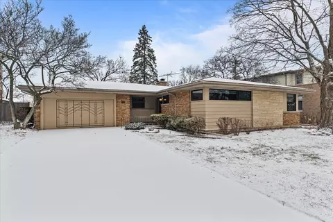 610 Warwick Rd, Deerfield, IL 60015