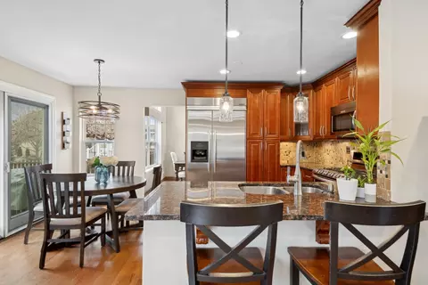 Kitchen - 1355 Branden Ln, Bartlett, IL 60103 photo 4 of 4