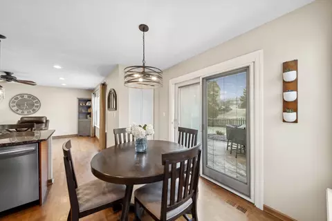 Dining - 1355 Branden Ln, Bartlett, IL 60103 photo 3 of 3