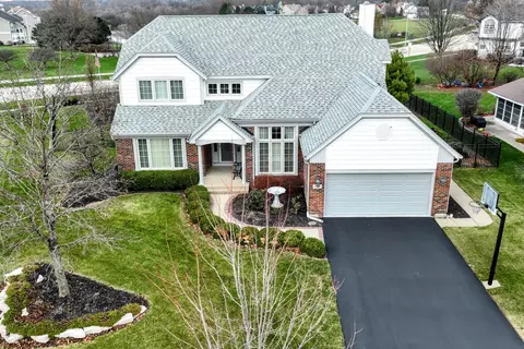 1333 Blackhawk Ln, Bartlett, IL 60103