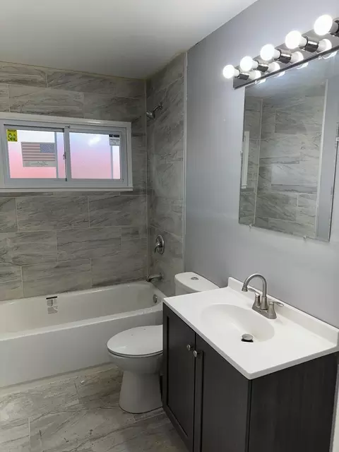 Bath - 2962 Sherwood Ave, Markham, IL 60428 photo 1 of 1