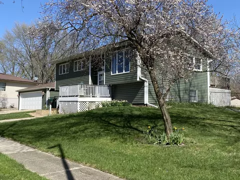 55 Dato Dr, Streamwood, IL 60107