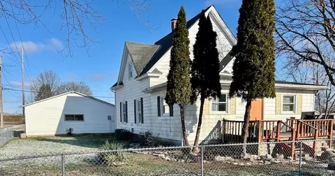 121 W 4th St, Tilton, IL 61833