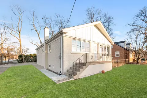 8433 Central Ave, Burbank, IL 60459
