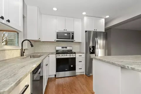 Kitchen - 8433 Central Ave, Burbank, IL 60459 photo 3 of 9