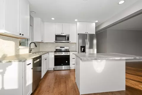 Kitchen - 8433 Central Ave, Burbank, IL 60459 photo 2 of 9