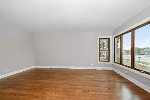 Living - 8433 Central Ave, Burbank, IL 60459 photo 1 of 1