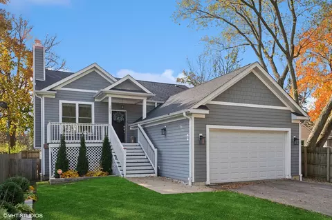 1005 Rockland Rd, Lake Bluff, IL 60044