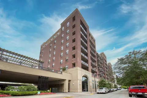 833 W 15th Pl #810, Chicago, IL 60608