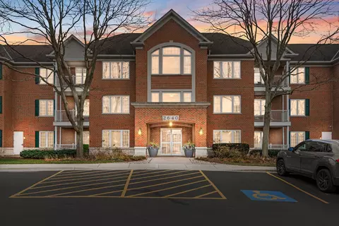 2640 Summit Dr #301, Glenview, IL 60025