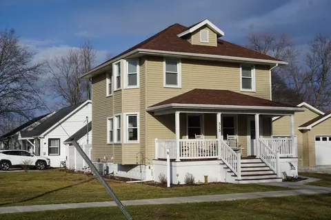515 E 3rd Ave, Clifton, IL 60927