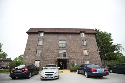 840 Elder Rd #302, Homewood, IL 60430