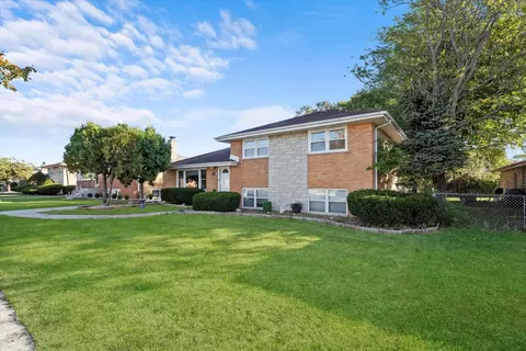 Exterior - 7749 S Octavia Ave, Bridgeview, IL 60455 photo 3 of 10