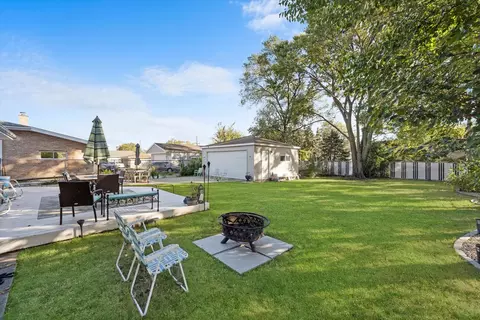 Exterior - 7749 S Octavia Ave, Bridgeview, IL 60455 photo 9 of 10