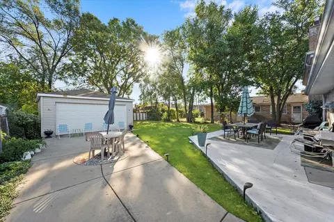 Exterior - 7749 S Octavia Ave, Bridgeview, IL 60455 photo 5 of 10