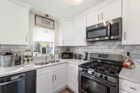 Kitchen - 7749 S Octavia Ave, Bridgeview, IL 60455 photo 2 of 5